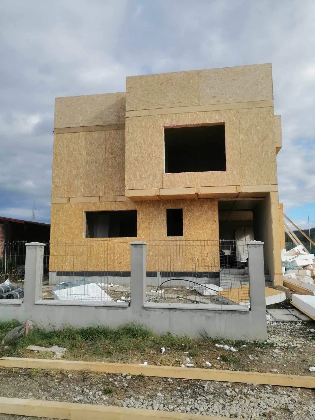 Kit casă din panouri SIP cu etaj – 150 m², exemplu instalare