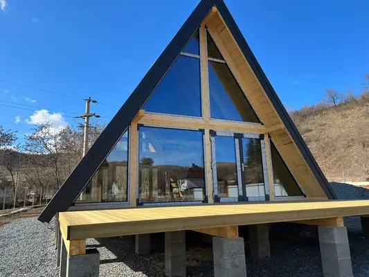 Casă A-Frame din panouri SIP